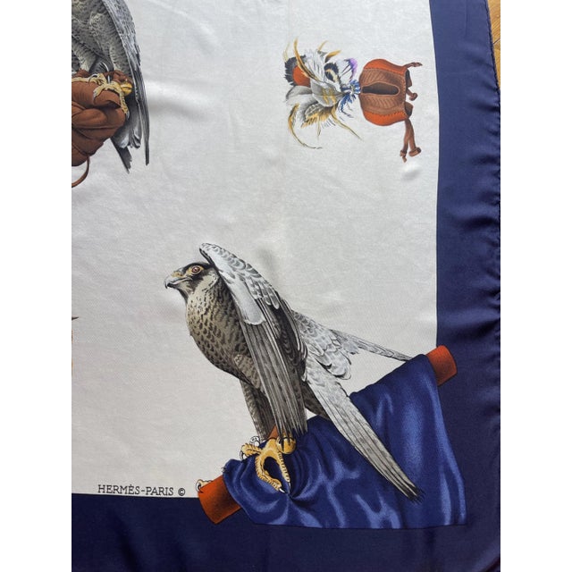 Hermès Silk Scarf « Chasse À Vol » 1986 For Sale In New York - Image 6 of 10