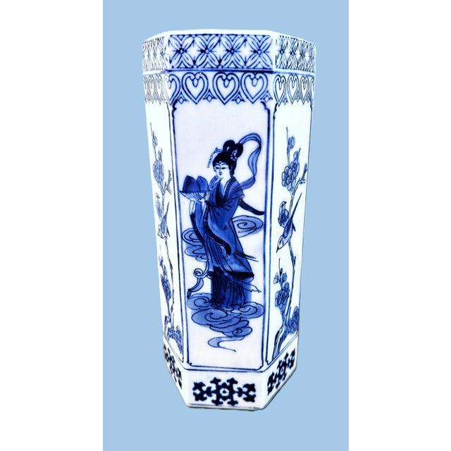 Mid-Century Chinese Blue & White Vase For Sale In New York - Image 6 of 11