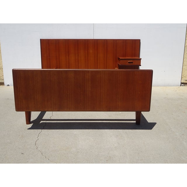 Mid-Century Modern Vintage Teak Bed with Integrated Nightstand, 1960s For Sale - Image 3 of 18