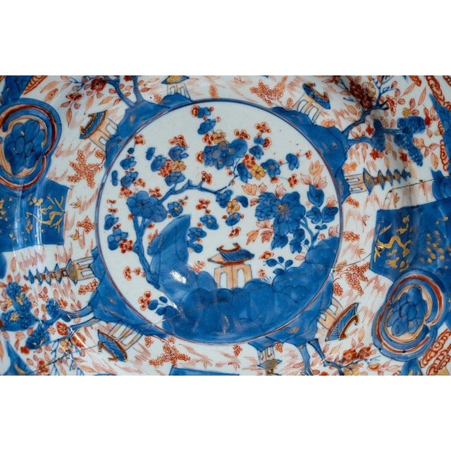 Large 18th Century Antique Chinese Qing Dynasty Imari Porcelain Charger For Sale - Image 6 of 18