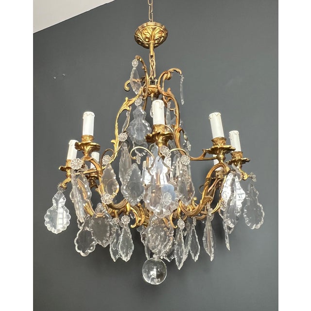 French 1900s Louis XV style crystal and bronze chandelier For Sale - Image 3 of 12