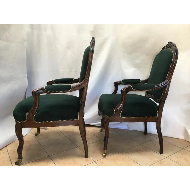 19th-century set of 2 throne seats in the style of Louis XV. The upholstery is made of very good quality bottle green...