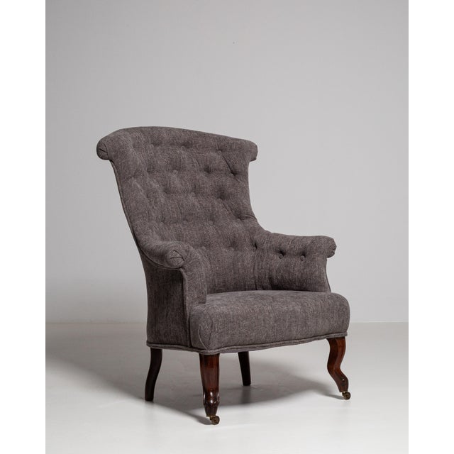 A classic Napoleon III armchair embodying the opulence and decorative richness of the Second Empire period. Featuring a...