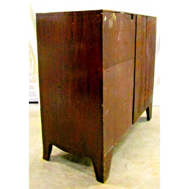 Early 19th Century Federal Style Mahogany Chest of Drawers For Sale - Image 10 of 16