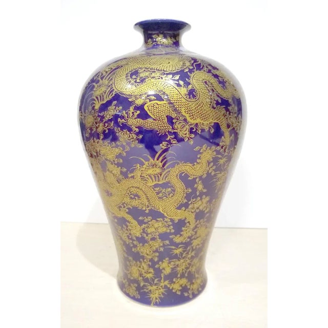 Chinese Republican Period Chinese Porcelain Cobalt Blue and Gold Dragon Mei Ping For Sale - Image 3 of 8