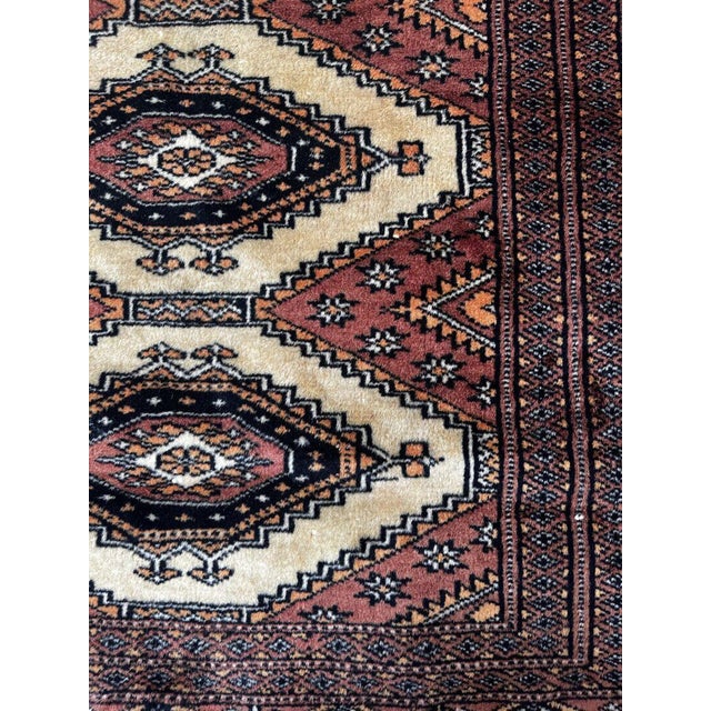 Hand-Knotted Persian Rug in Wool For Sale - Image 5 of 9