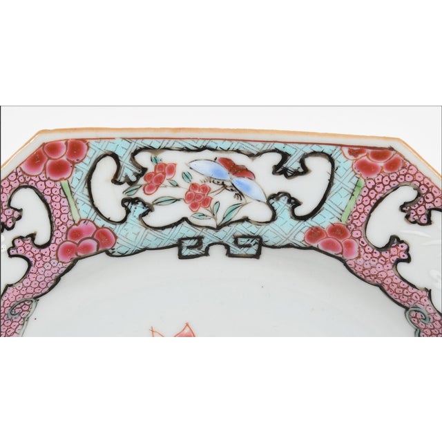 Chinese Early 18th Century Chinese Export Porcelain Famille Rose Octagonal Botanical Dish For Sale - Image 3 of 6