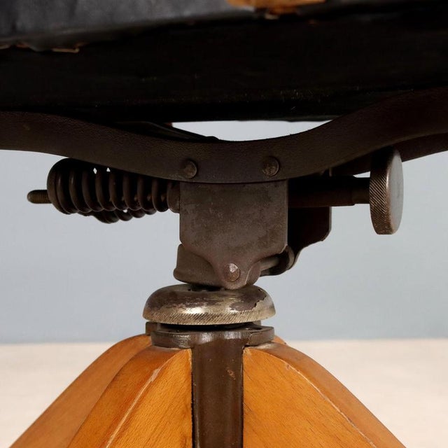 Vintage Swivel Chair in Wood and Leatherette, Italy, 1950s For Sale - Image 9 of 12