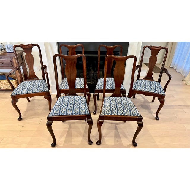 4 regular chairs and 2 head chairs. In good condition, but need some cleaning and seat reinforcement. Match the dining...