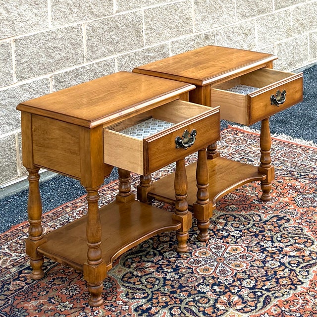 American Vintage Pennsylvania House Rustic Traditional Solid Maple Tiered 1 Drawer Nightstands - A Pair For Sale - Image 3 of 17