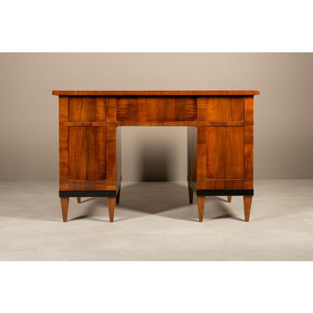Biedermeier Desk in Walnut Veneer, 1830 For Sale - Image 10 of 15