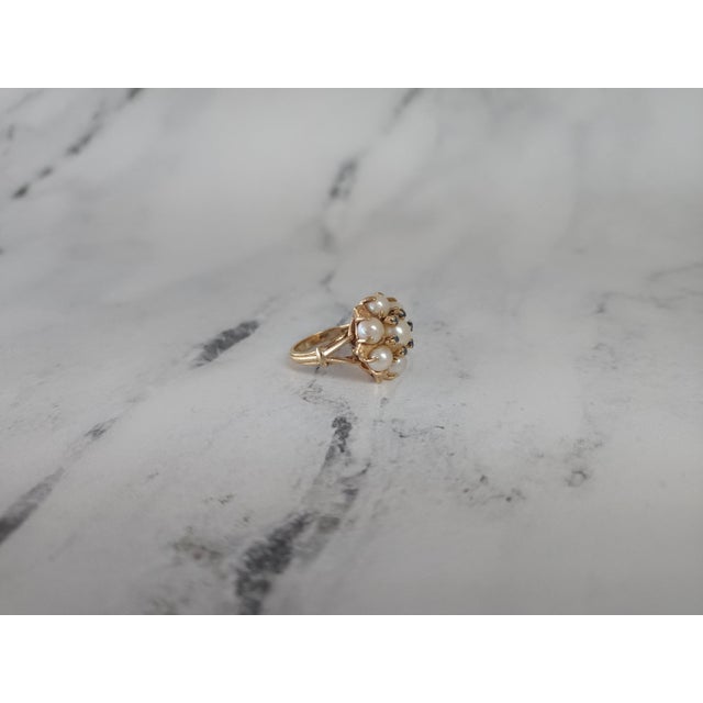 Vintage Freshwater Pearl Cluster Ring with Blue Topaz Accents, Size 9 For Sale - Image 4 of 4