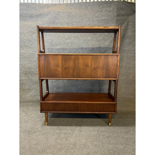 Mid-Century Modern 1950s Vintage Mid Century Bookcase by Saginaw For Sale - Image 3 of 5