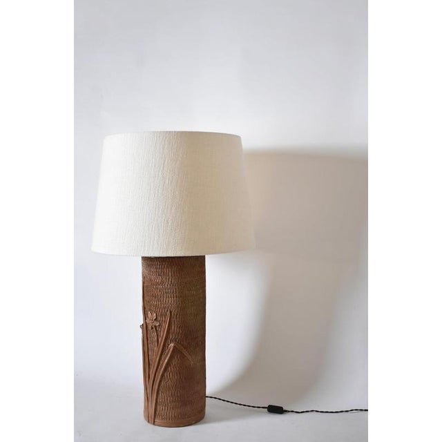 Important cylinder ceramic stoneware lamp, 1950s. Height: 61 cm - 24.02 in Diameter: 24 cm - 9.45 in Height with...