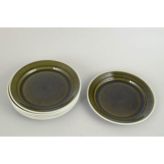 Stig Lindberg for Gustavsberg, Vardag series, set of six plates. Set of six stoneware plates from the Vardag series with a...