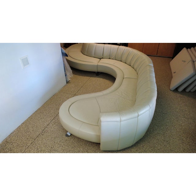 The de Sede DS 1064 was designed by Hugo de Ruiter in 2008. This design best exemplifies a design in motion. The DS 1064...