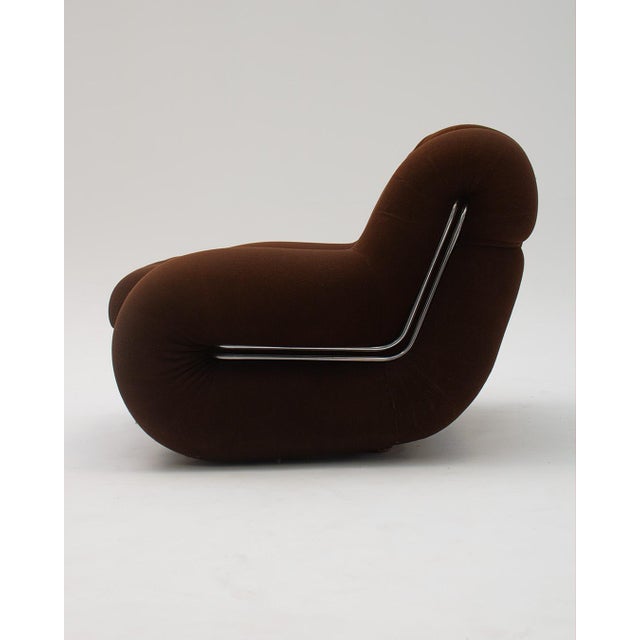 Italian tubular armchair from the 70s, its design is very reminiscent of the Velásquez by Mimo Padova.