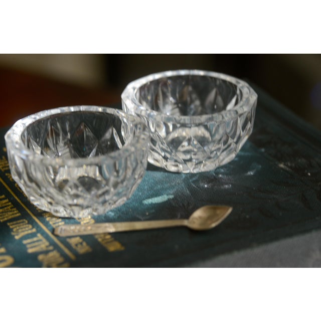 Nice pair of vintage crystal salt cellars in very good condition with no chips or cracks.