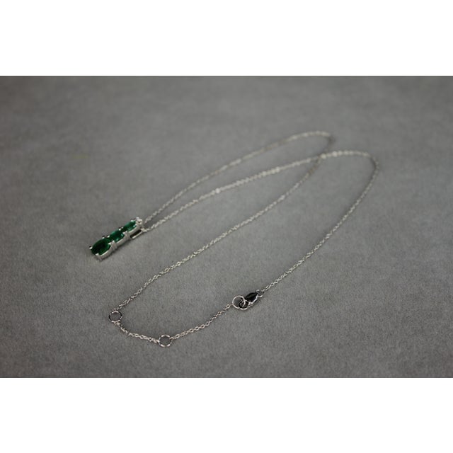 Metal Oval Shape Drop Shape Emerald Diamond 18 Karat White Gold Chain Pendant Necklace For Sale - Image 7 of 15