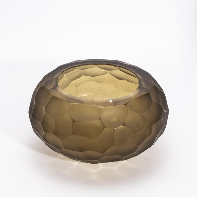 A testament to Venetian mastery, this hand-blown Murano bowl in olive green is an exquisite fusion of artistry and luxury....