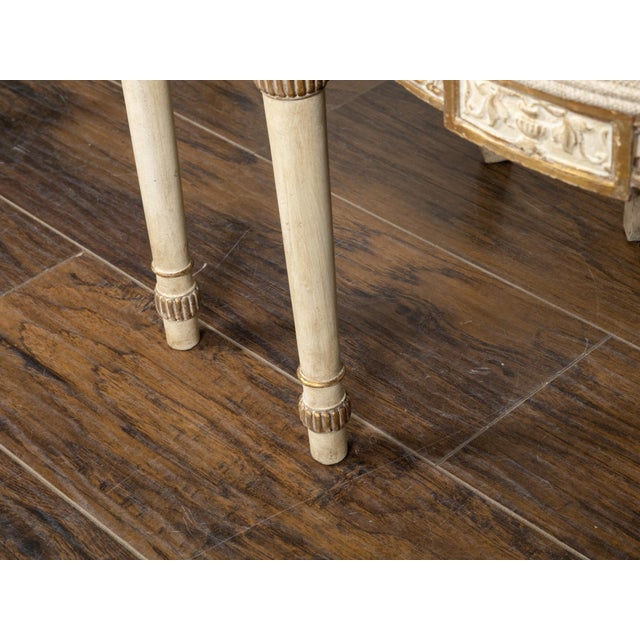 English Pair of English 1900s Neoclassical Style Painted and Gilt Chairs with Feathers For Sale - Image 3 of 11
