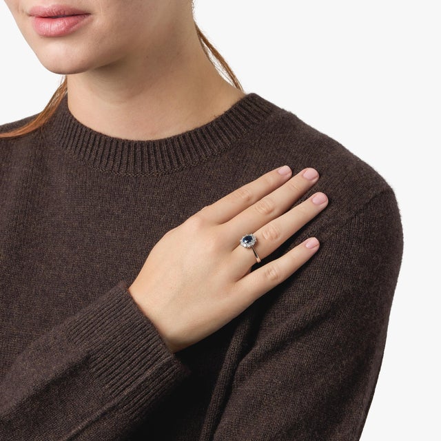 1990s Vintage 1.47 Carat Sapphire Diamond 14k White Gold Cluster Ring, Size 7.75 For Sale - Image 5 of 7