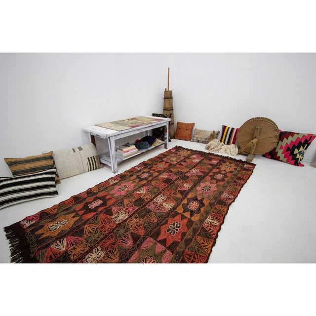 1960s Vintage Embroidered Arabi Kilim Rug- 4′ × 7′8″ For Sale In Los Angeles - Image 6 of 7