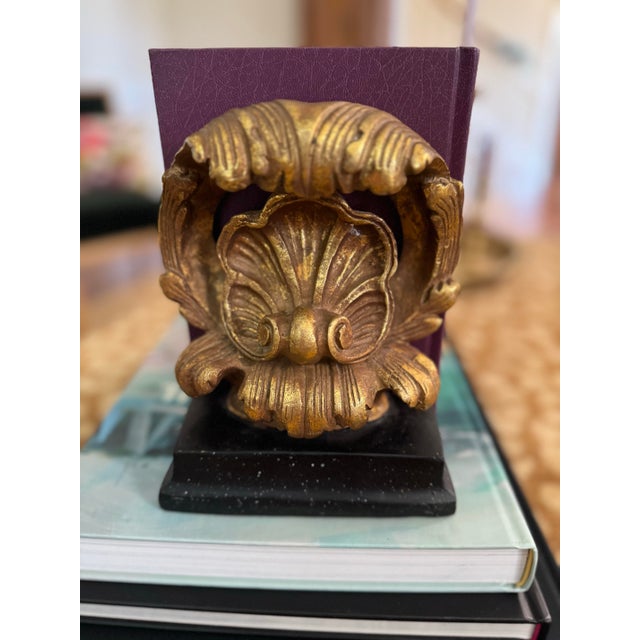 Gold Pair of Late 20th Century Hollywood Regency Gold Gilt Scroll and Shell Bookends For Sale - Image 8 of 10