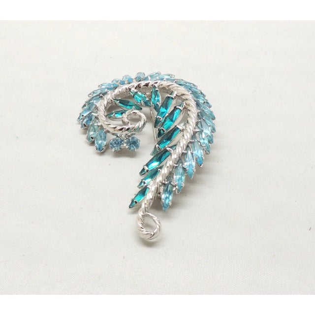 1950s Vintage 1950s Signed Napier Ombre Faux-Aquamarine Marquise Rhinestones Brooch For Sale - Image 5 of 7