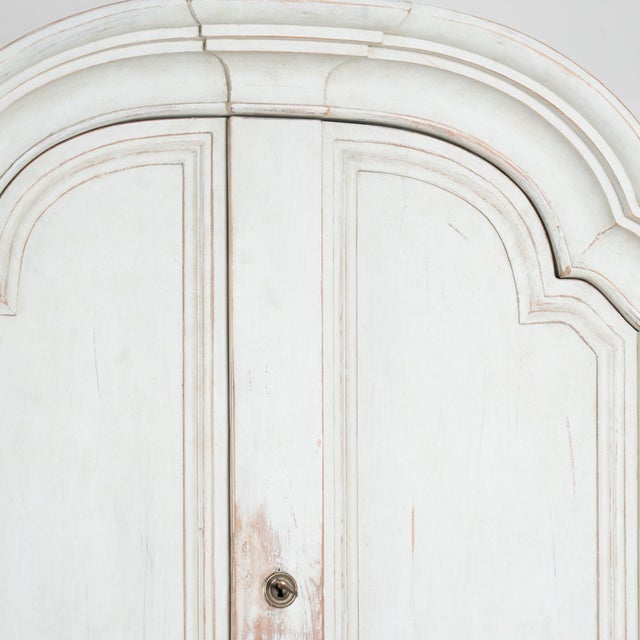 Early 19th Century 19th Century Swedish Gustavian Pine Wedding Cabinet in Gray Painted Finish For Sale - Image 5 of 16