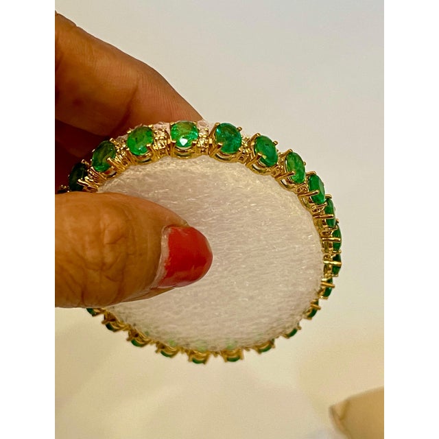 Emerald 15 Carat Natural Emerald & 2.8 Carat Diamond Tennis Bracelet 14 Kt Yellow Gold For Sale - Image 8 of 18