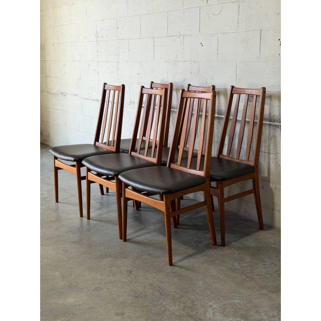 Mid-Century Modern Teak Slat Back Dining Chairs Set of 6 in Black Upholstery Danish Mid-Century Modern 1970s For Sale - Image 3 of 12