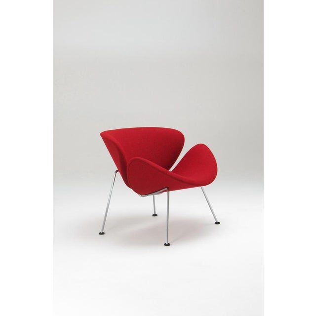 This is an early edition of the Orange Slice Chair (model F437) designed by Pierre Paulin for Artifort in the early 1960s....