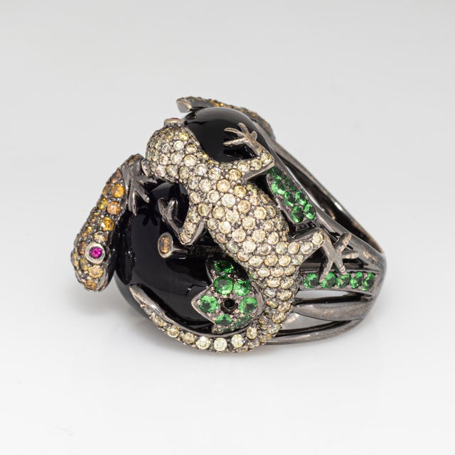 Early 21st Century Diamond Double Lizard Ring Size 6.5 Estate 18k White Gold Garnet Band Jewelry For Sale - Image 5 of 7