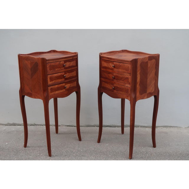 1920s Pair of French Louis XV Style Rosewood Side Tables Nightstands For Sale - Image 10 of 13