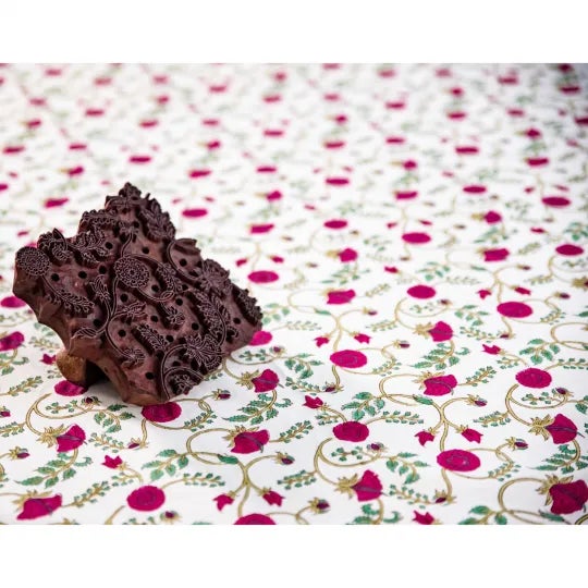 Gina 12-Seat Magenta Tablecloth For Sale - Image 4 of 8