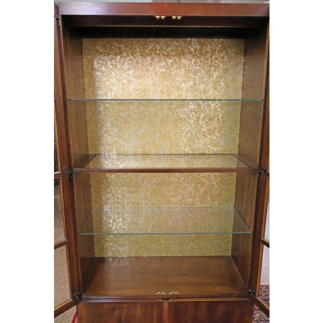 1970s Pair of John Widdicomb Mahogany Hollywood Regency China Display Cabinets For Sale - Image 14 of 17