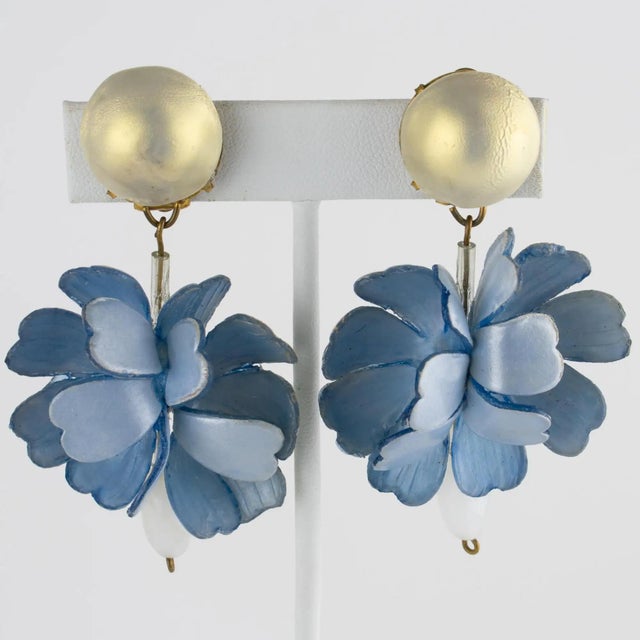 1990s Francoise Montague Paris by Cilea Resin Clip Earrings Blue Hydrangea Flowers For Sale - Image 5 of 8