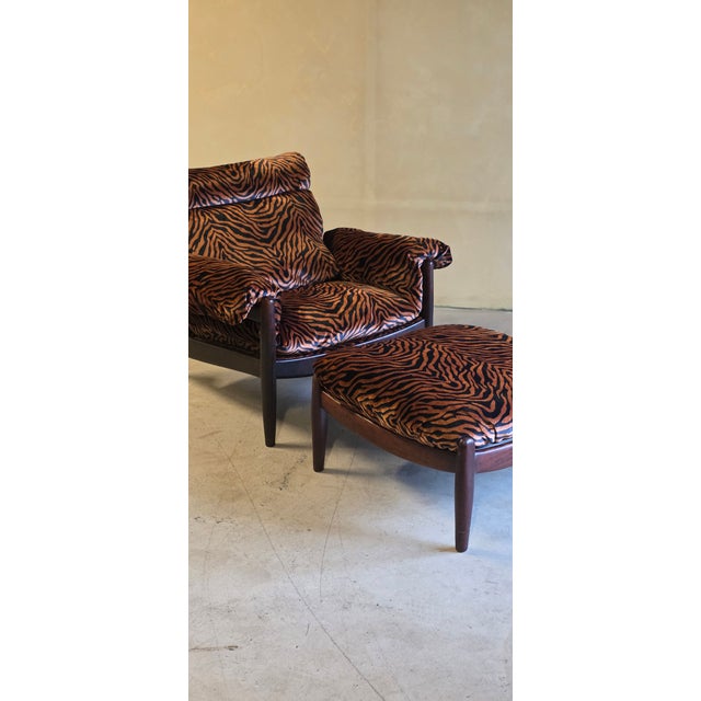1970s Set of Vintage Lounge Chair with Ottoman in Orange Zebra Velvet Fabric, 1970s For Sale - Image 5 of 15