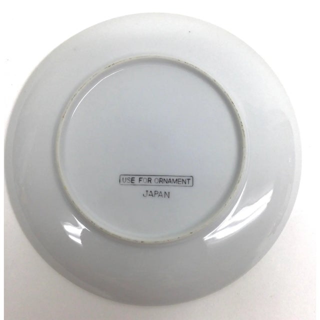 White 70s Ceramic Hand Painted Las Vegas Souvenir Plate For Sale - Image 8 of 8