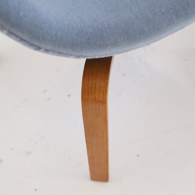 1950s Rare No. 4325 “Swan” Chairs by Arne Jacobsen, a Pair For Sale - Image 5 of 7