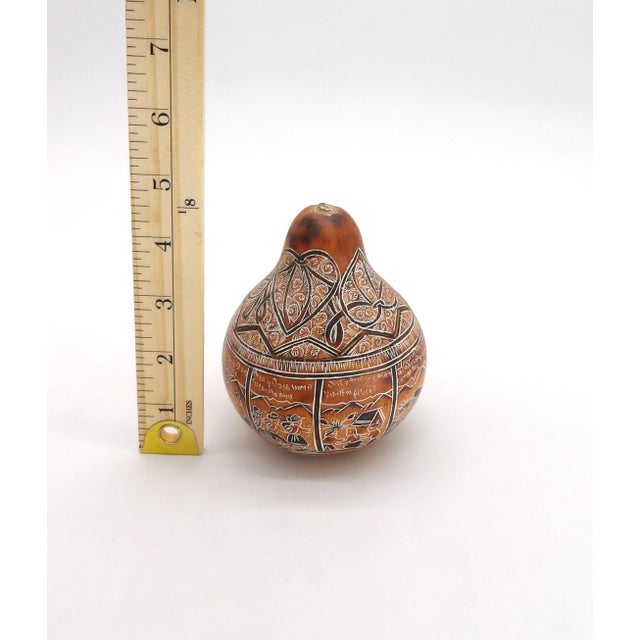 1980s 1980s Peruvian Hand-Carved Mate Burilado Folk Art Gourd Box Signed For Sale - Image 5 of 11