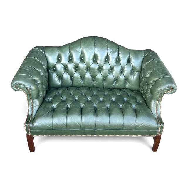1950s Vintage English Chippendale-Style Forest Green Tufted Leather Camelback Settee For Sale - Image 5 of 15