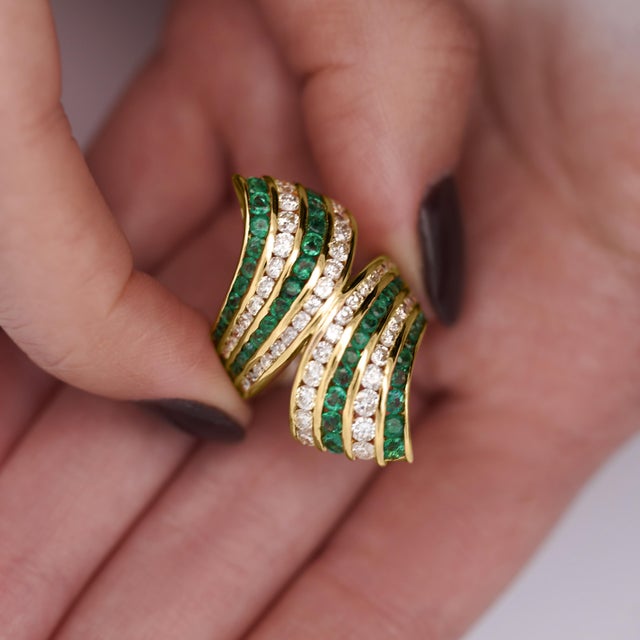 2020s 4.42 Carat Emerald & Diamond Pave 18k Gold Bypass Cluster Ring, Size 6.5 For Sale - Image 5 of 7