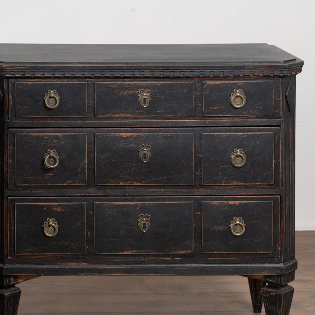 ​​​​​​​Pair, 19th Century Swedish Gustavian Black Painted Chests of Three Drawers For Sale - Image 11 of 12