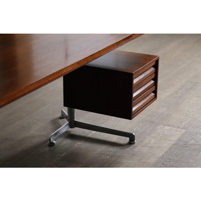 Fantastic office desk model T95 designed by Osvaldo Borsani and manufactured by Tecno, Italy 1960s. The desk has metal...