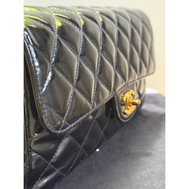 1990s 1990s Chanel Vintage Patent Leather Double Sided Flap Bag Coco Handle For Sale - Image 5 of 12