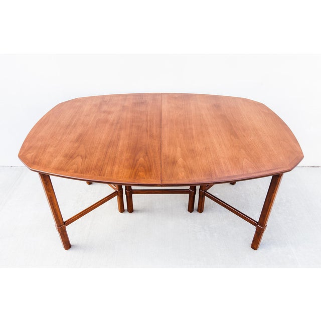 1970s Refinished Mid Century Modern Expandable Walnut Dining Table by Henredon For Sale In Los Angeles - Image 6 of 15