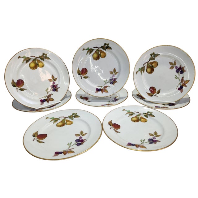 Metal 1960s Royal Worcester Evesham Gold – 32-Piece Dinnerware Set – England For Sale - Image 7 of 12