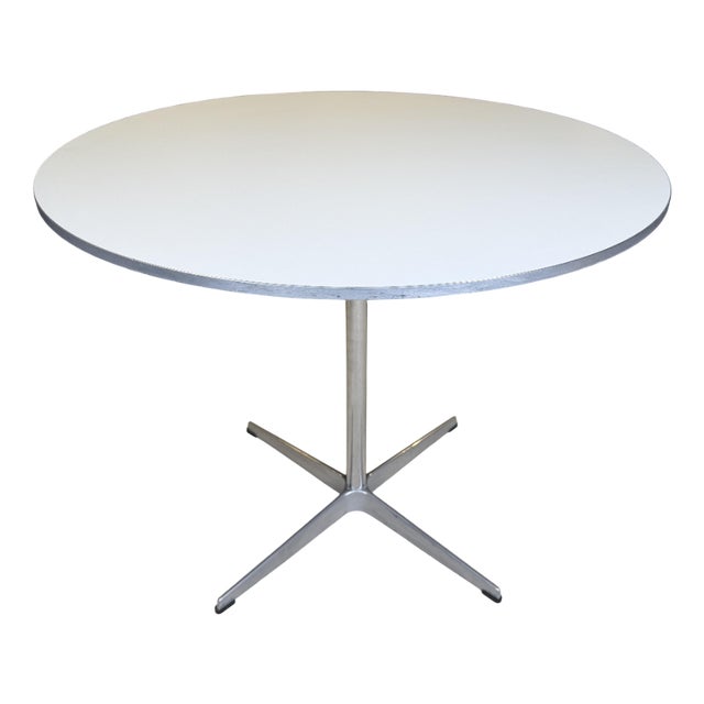 Mid-Century Modern Teak Round Dining Table by Arne Jacobsen for Fritz Hansen, 1950s For Sale